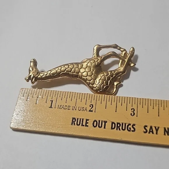 Women's Giraffe ๐ฆ Brooch - Picture 4 of 5